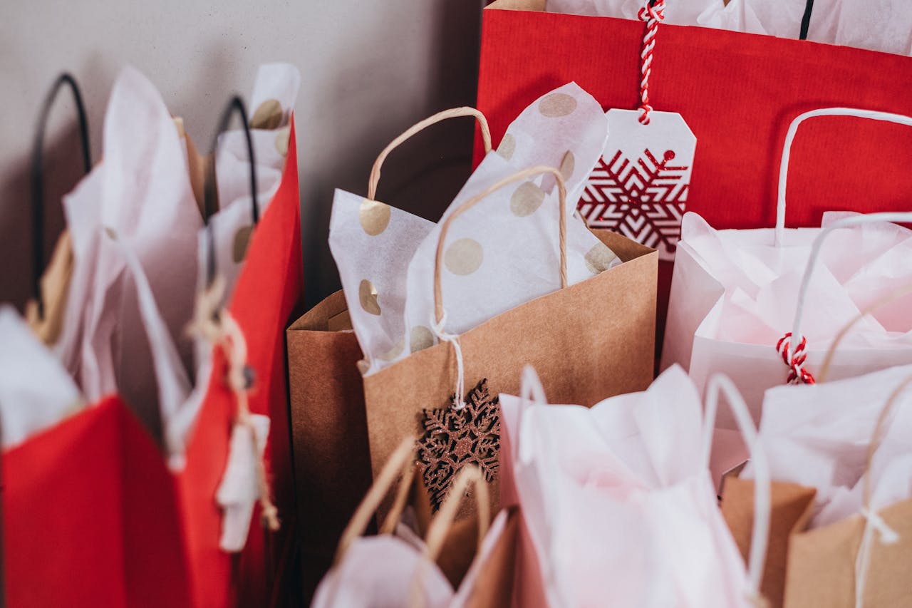 How to Prepare for Christmas Shopping and Save Money
