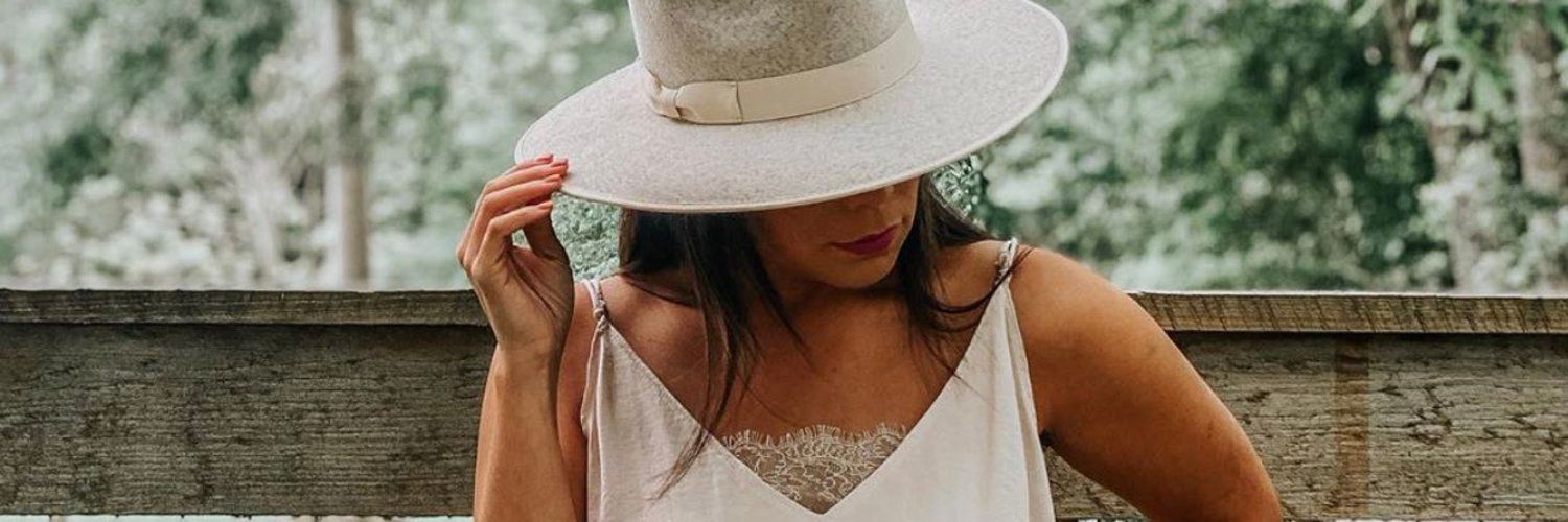 August Blush Boutique Banner